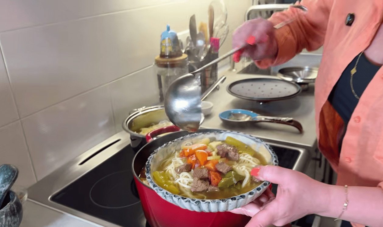 Як приготувати справжній лагман – докладний рецепт східного супу YouTube-канала Ірина Рудневська